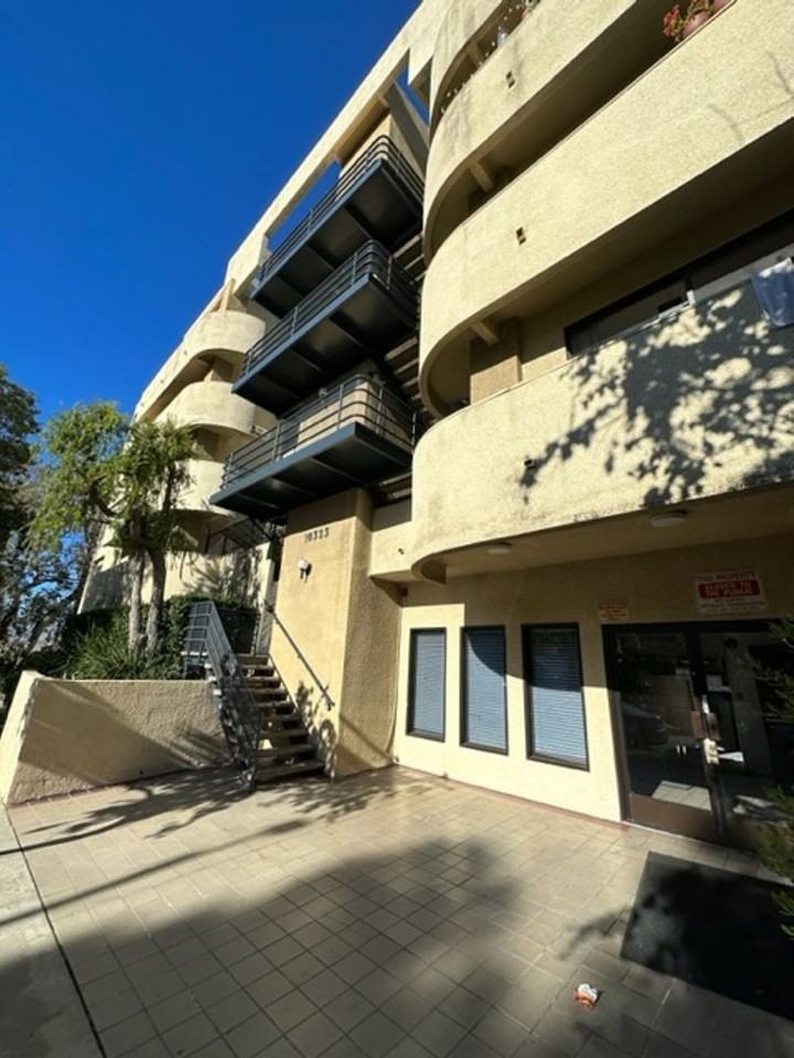 10323 WOODBINE ST. - Photo 4 of 34