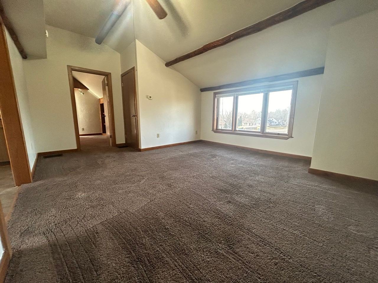 2249 Manitowoc Rd - Photo 2 of 17