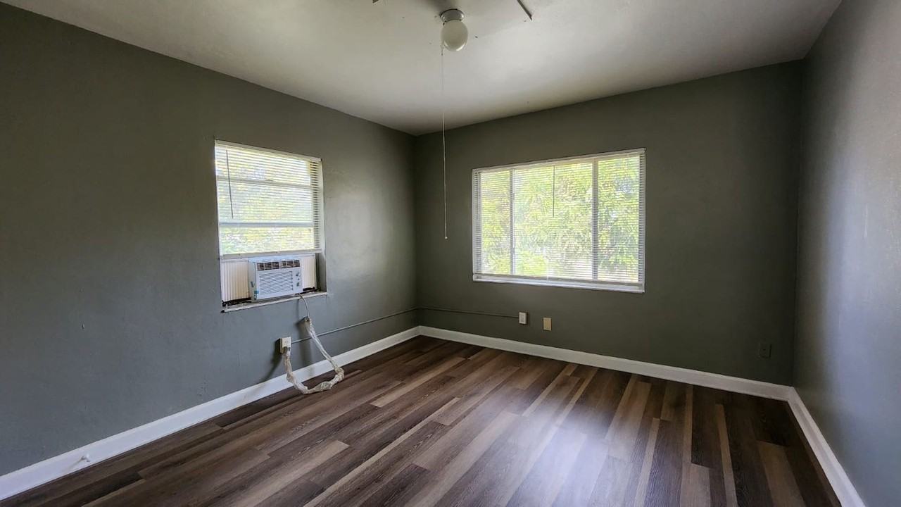 2620 41st Ave N, unit A; unit B; St Petersburg, FL 33714 Apartments