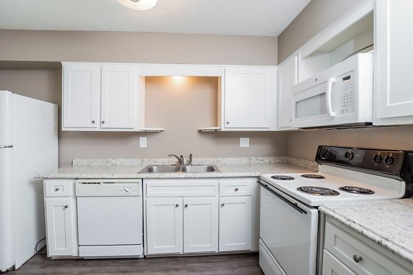 Goodman Manor Apartments - Photo 5 of 18