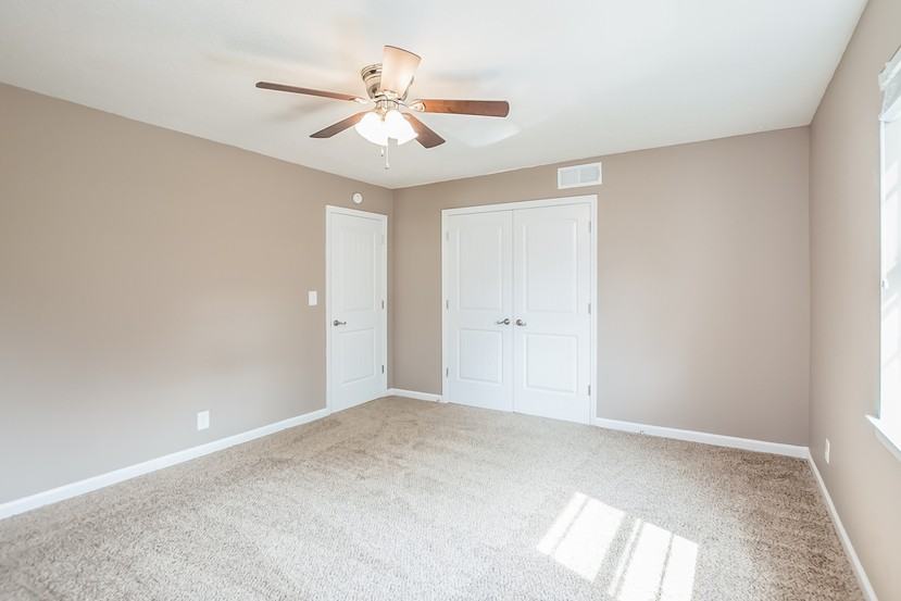 Goodman Manor Apartments - Photo 6 of 18