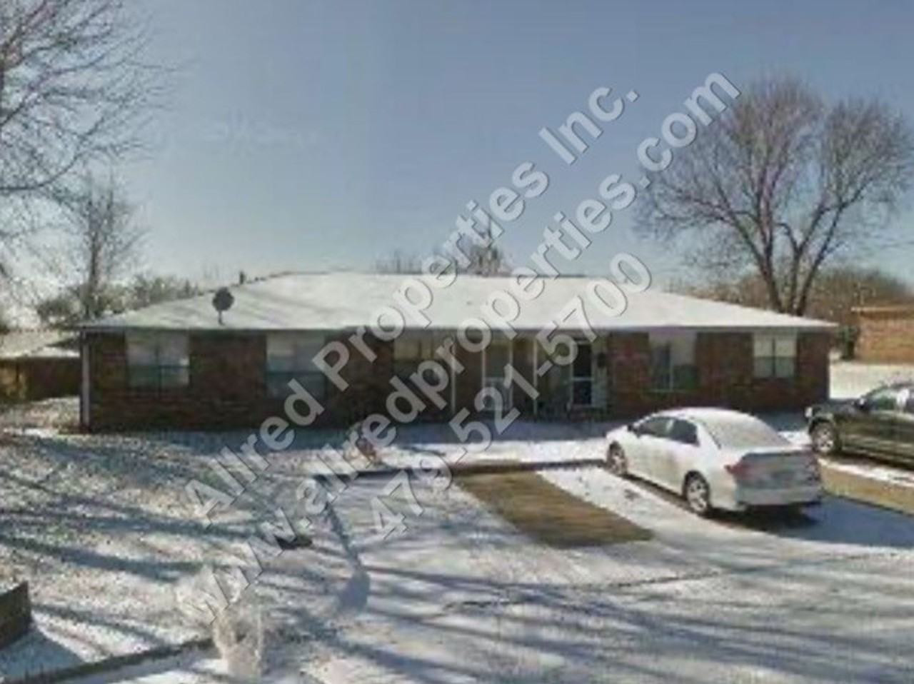 HENDRIX ST - Photo 2 of 10