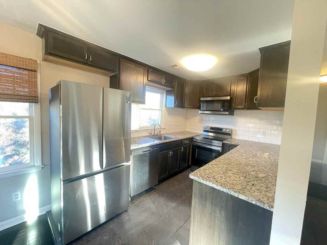 165 Conrad Dr - Photo 3 of 31