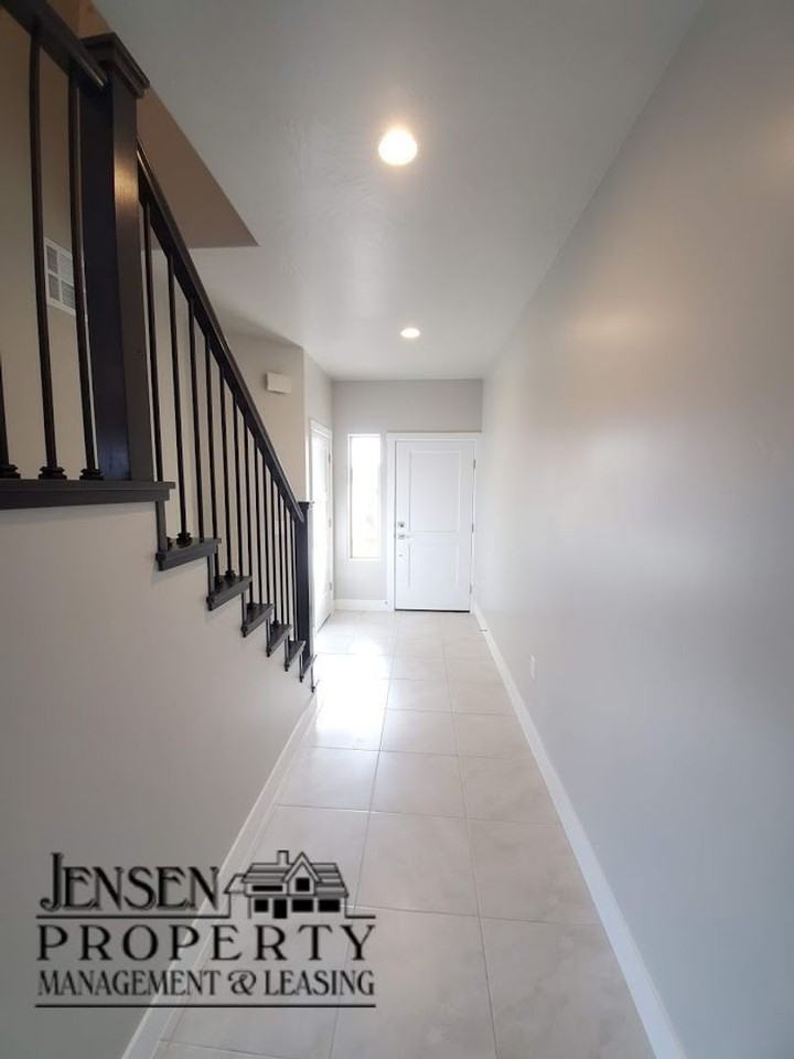 287 W Augusta Dr - Photo 4 of 36