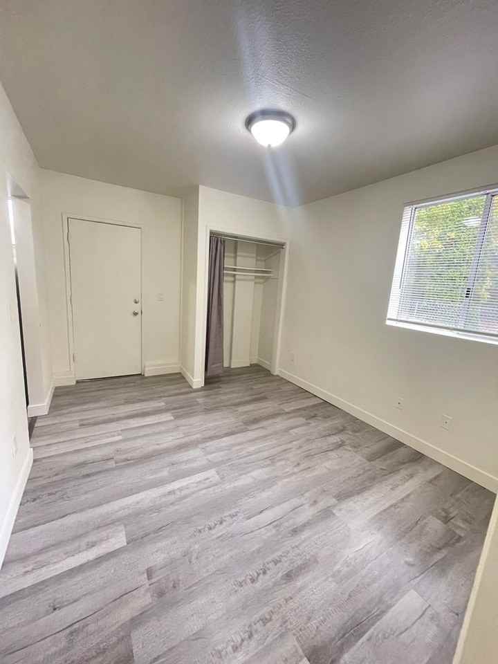 9043 -9049 Henderson Pl Sw - Photo 3 of 13