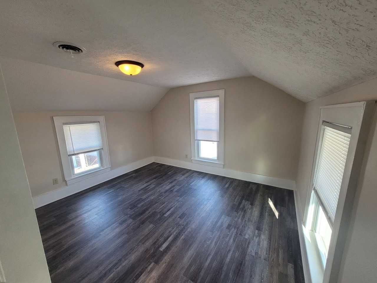 402 E Wheeling St - Photo 2 of 29