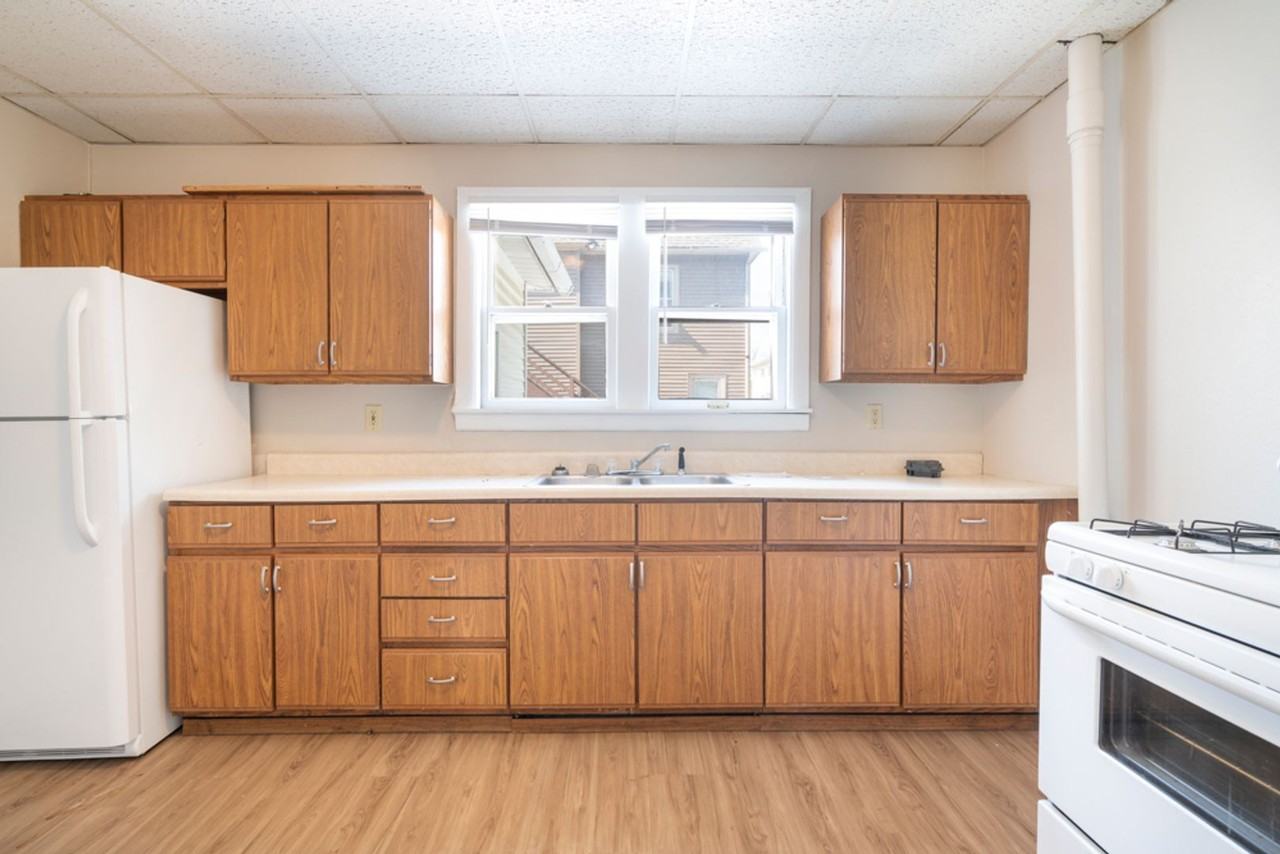 2110 College St - Cedar Falls - Photo 7 of 15