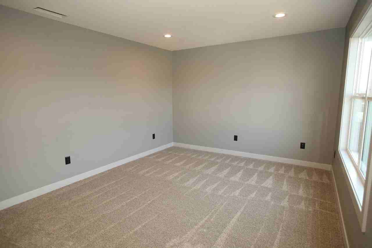 11818-11820 Ridgeway Drive - Photo 2 of 10