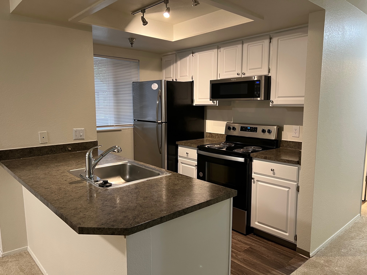 The Ballinger - Photo 7 of 17