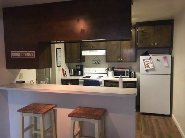 Preleasing for Summer!!  2 Bedroom 1 Bath at 6th & Chestnut - Photo 2 of 6