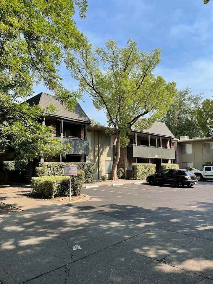 Preleasing for Summer!!  2 Bedroom 1 Bath at 6th & Chestnut - Photo 5 of 6