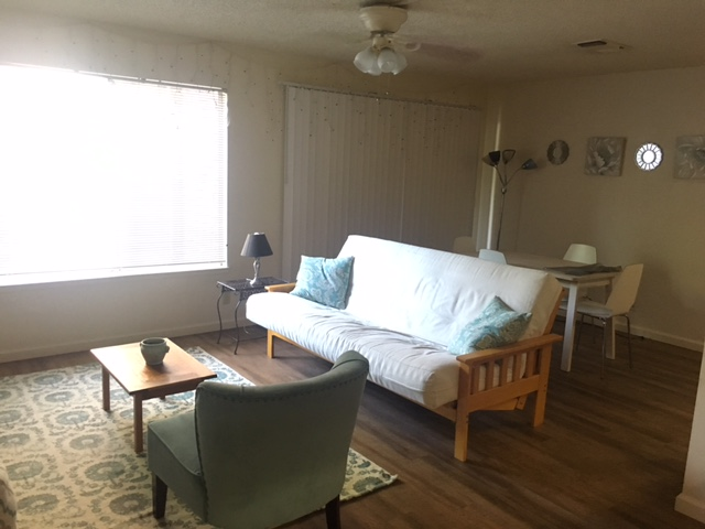 Preleasing for Summer!!  2 Bedroom 1 Bath at 6th & Chestnut - Photo 6 of 6