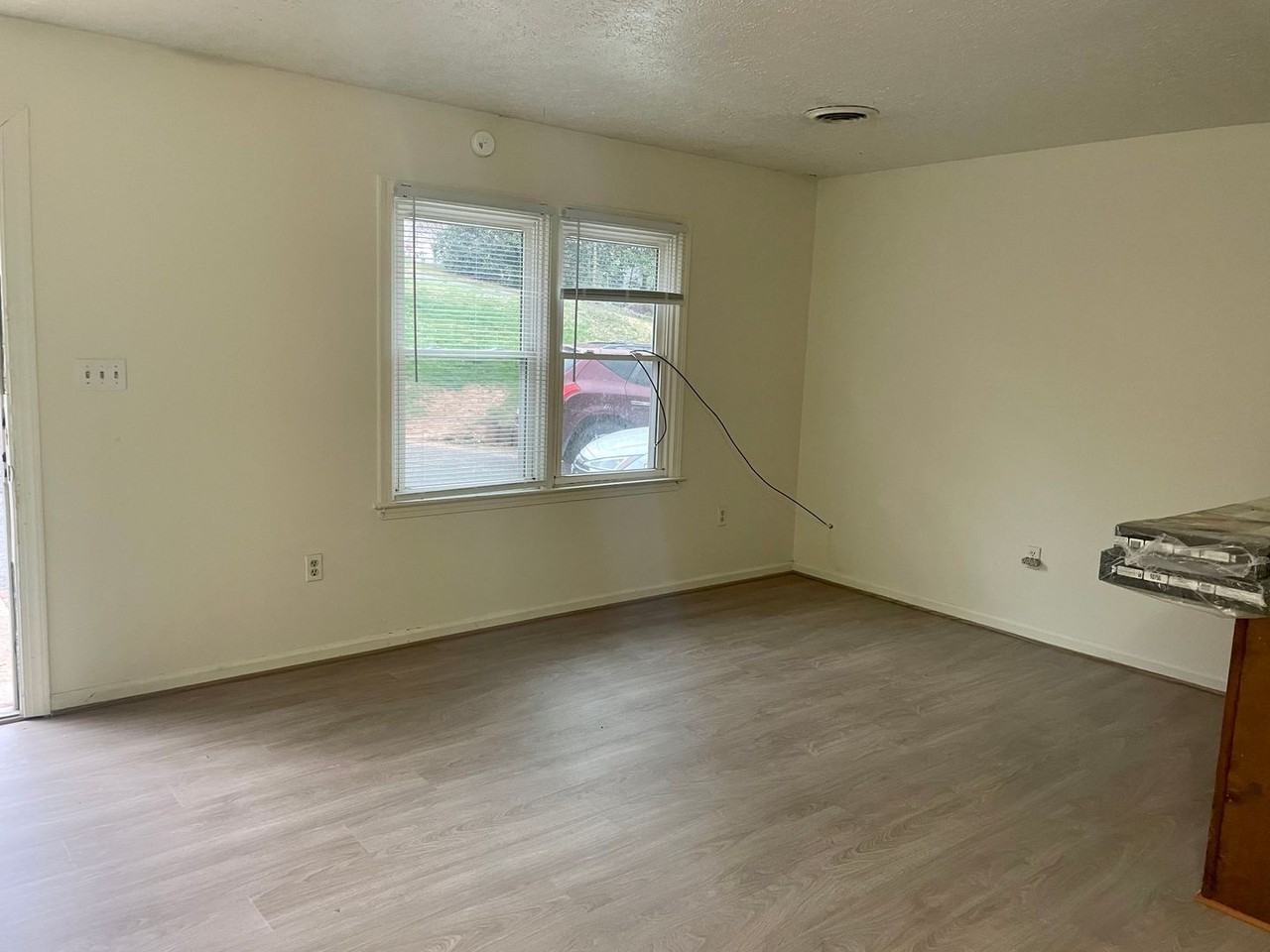 174 Lee Place - Photo 3 of 5