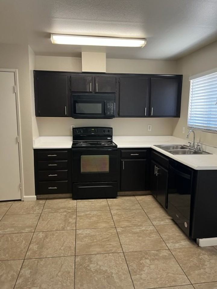 3210 Brookfield Loop #3210D - Photo 4 of 12