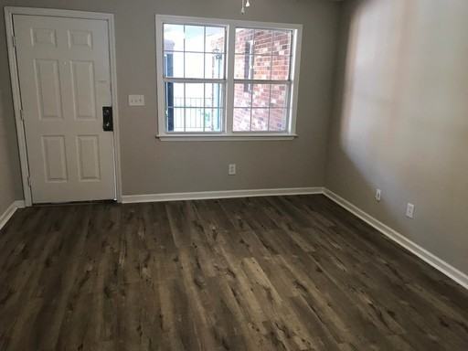 10 on Broad - Photo 2 of 15