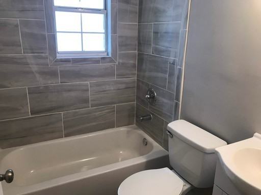 10 on Broad - Photo 4 of 15