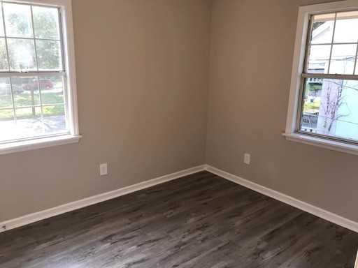 10 on Broad - Photo 5 of 15