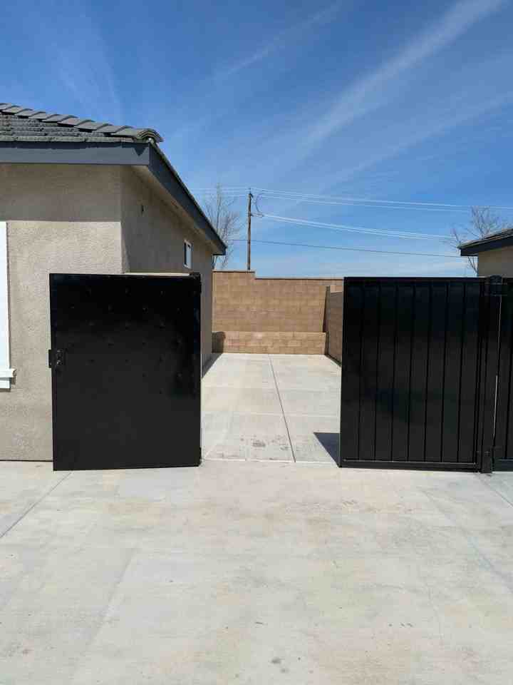 6317 Wildflower St - 75 - Photo 2 of 31