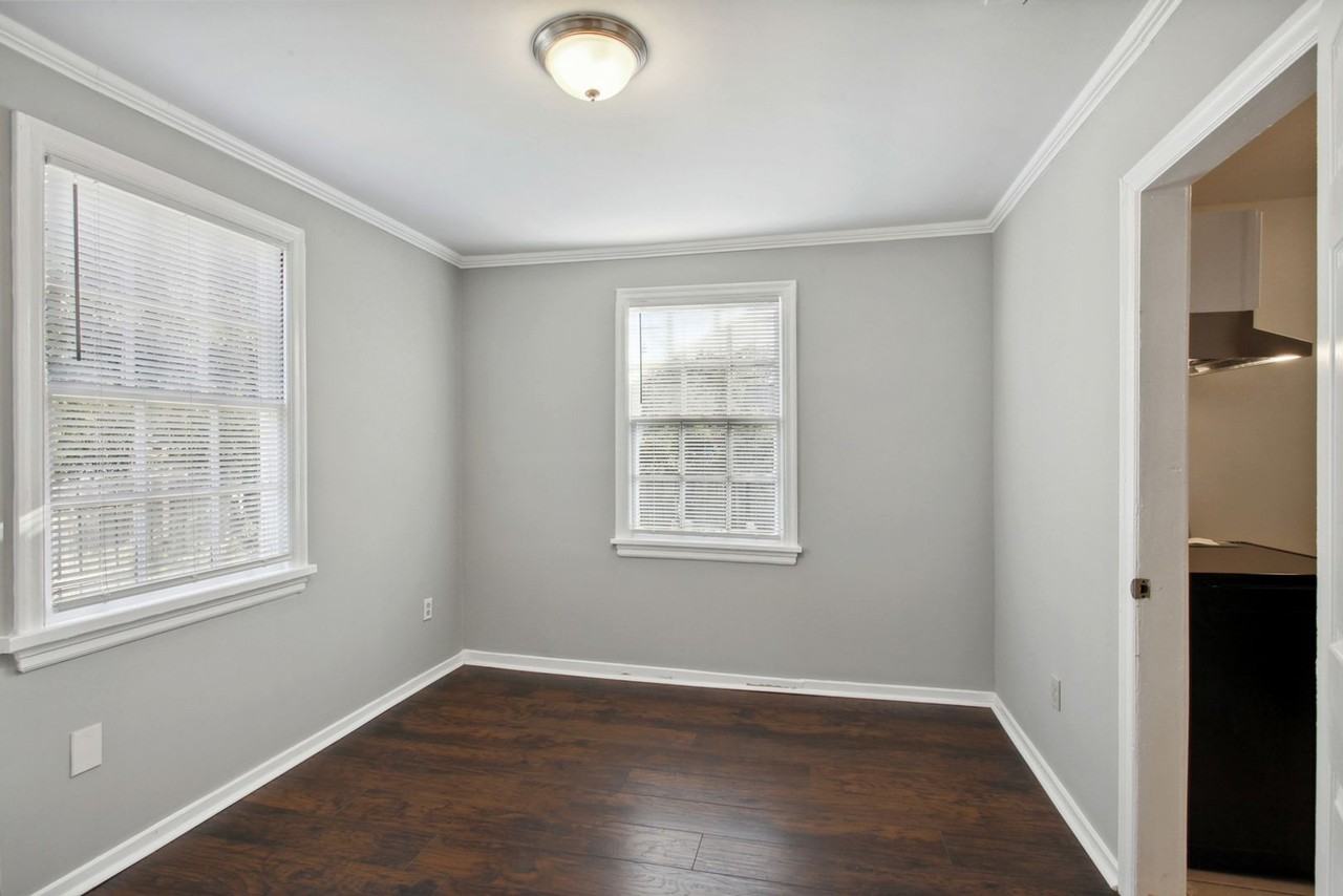 2215 Greenwood St - Photo 5 of 13