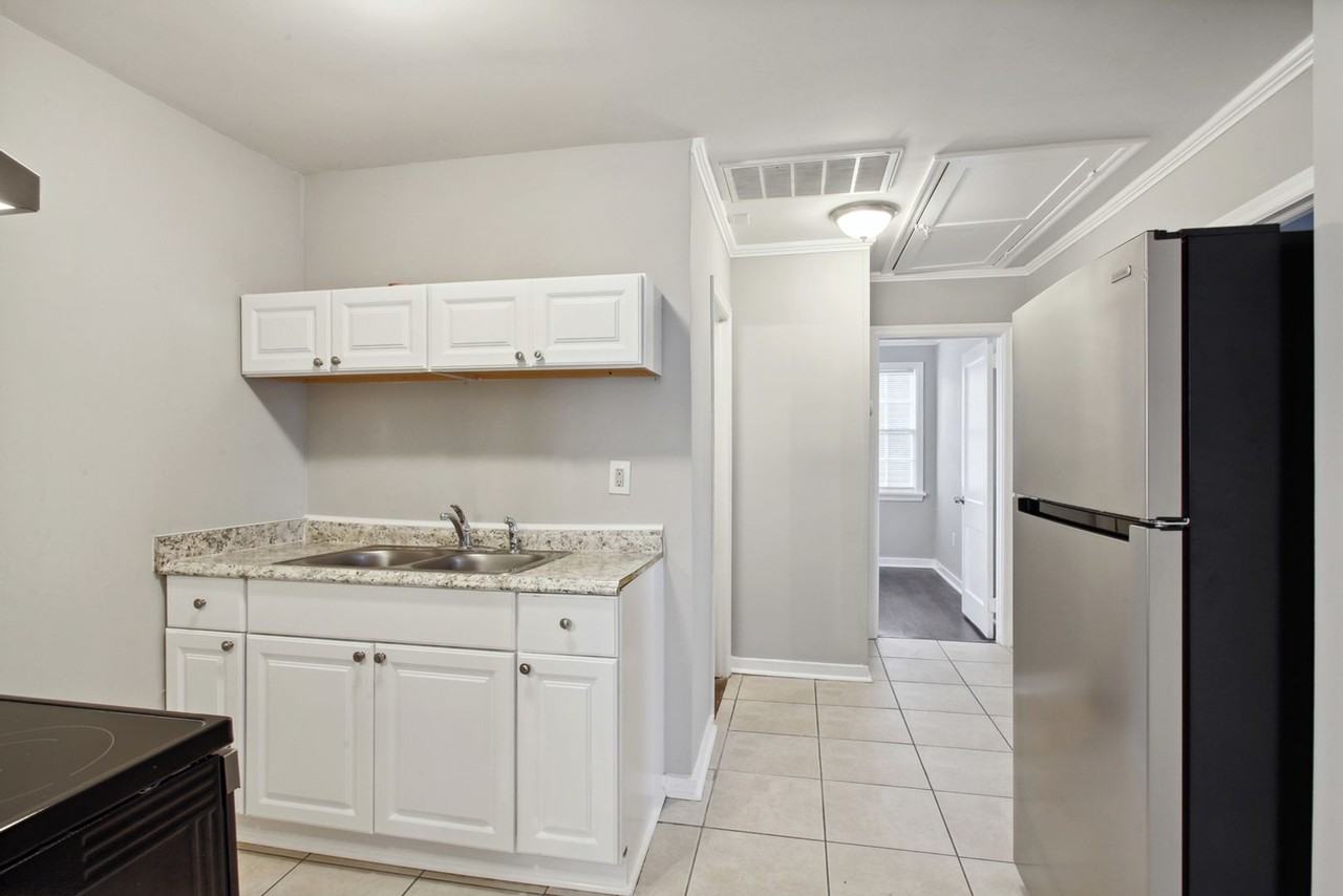 2215 Greenwood St - Photo 6 of 13