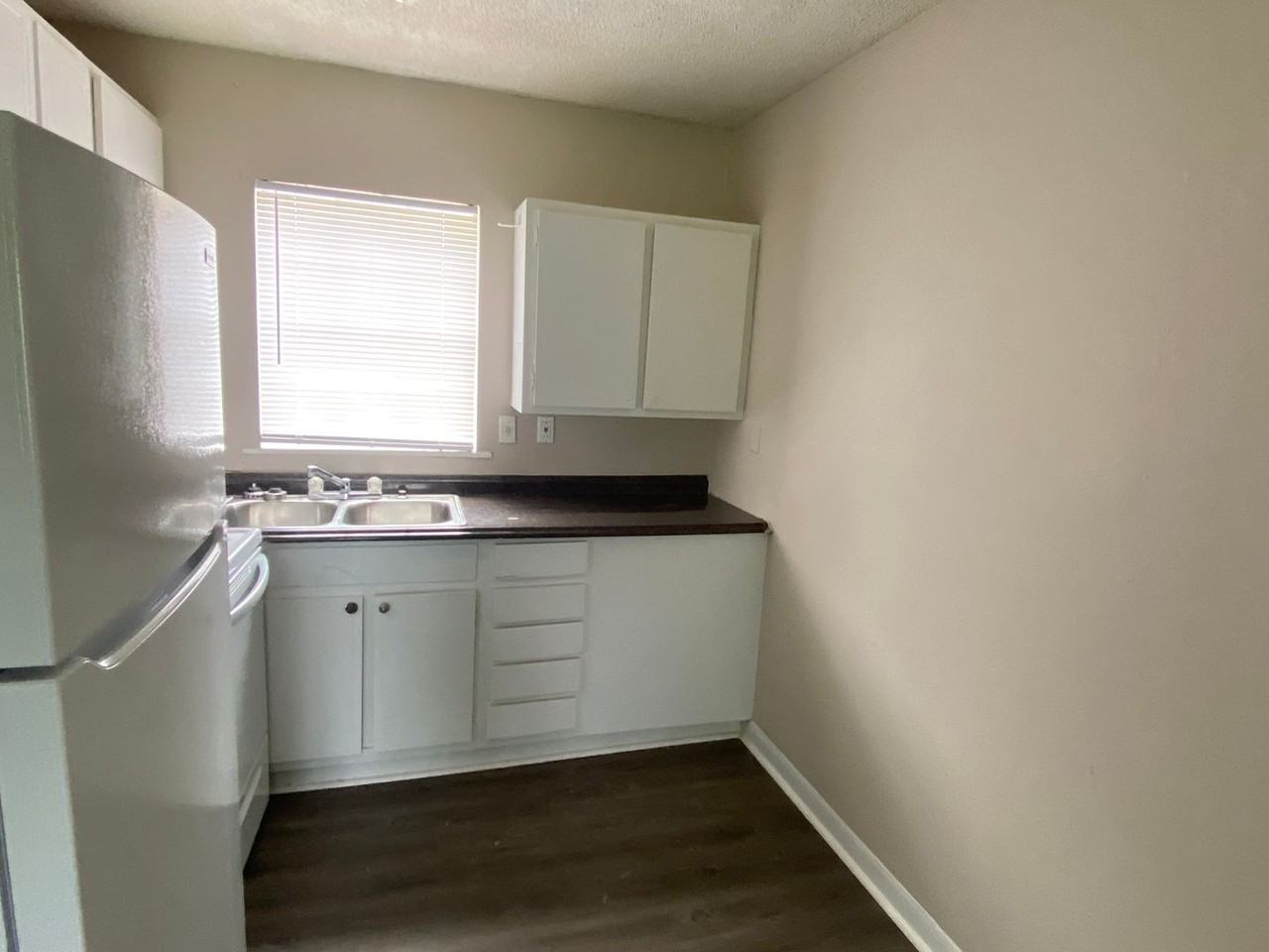 4515 Monarch Apartments - Photo 3 of 16