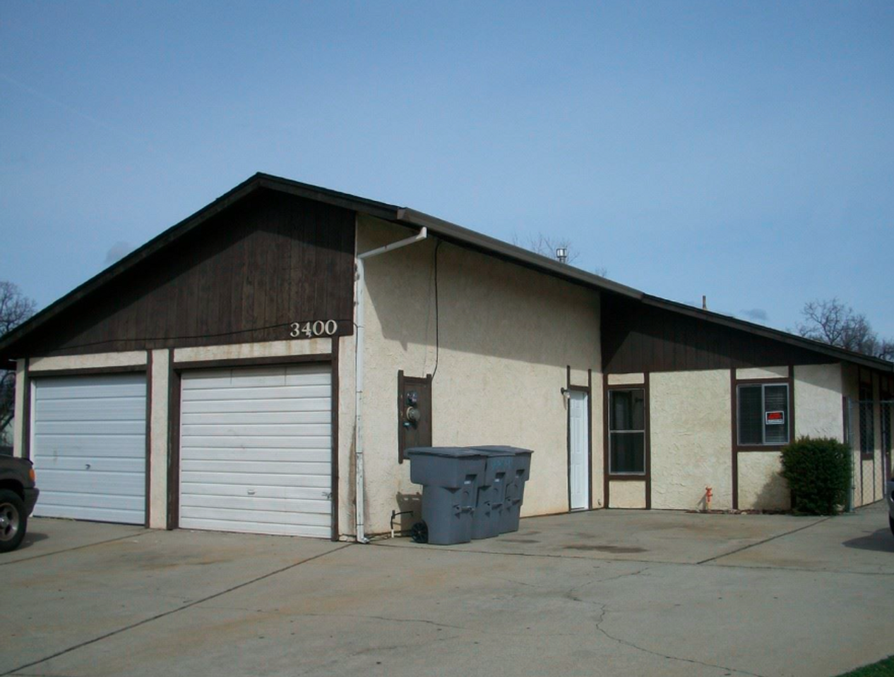 SPACIOUS 3 BEDROOM DUPLEX LOCATED IN NORTH REDDING Apartments 3400