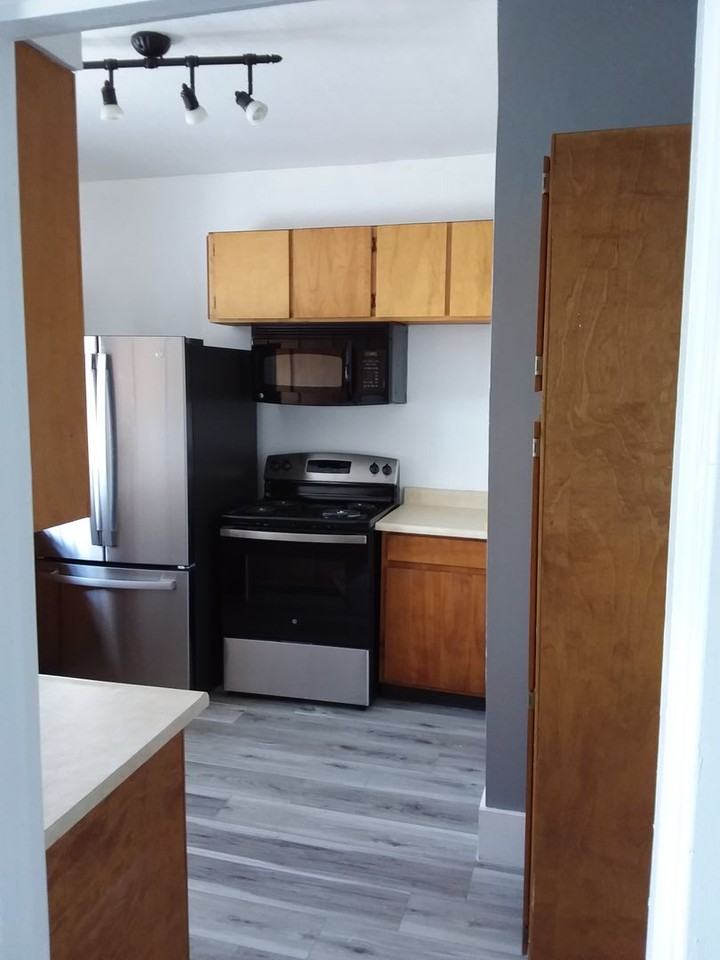 Antique Mall Apartments - Photo 3 of 13