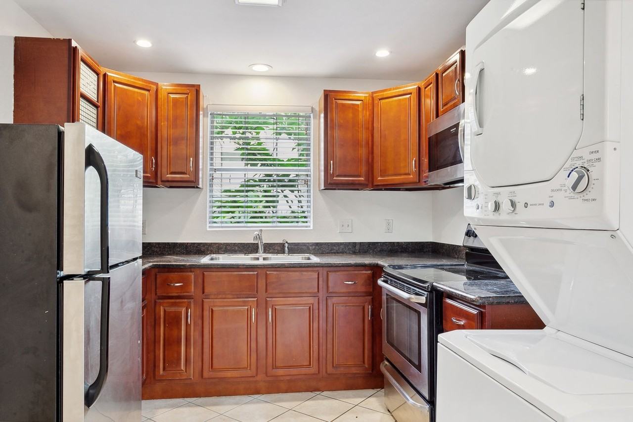 1607 St Ann - Photo 2 of 13