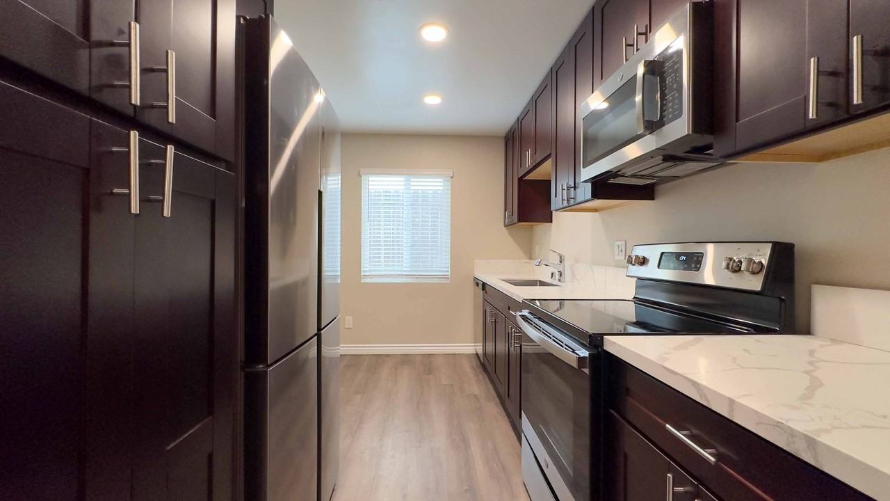 Foothill Manor (Atlas Grossmont LLC) 8969 Grossmont Blvd, La Mesa, CA 91941 Apartment for