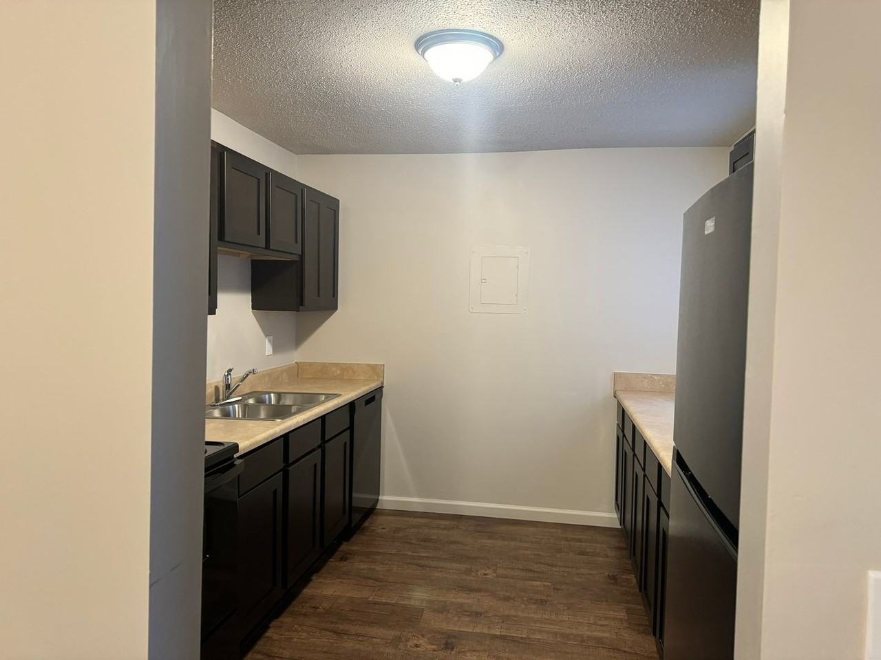 Pine Tree Apartments - Photo 2 of 24