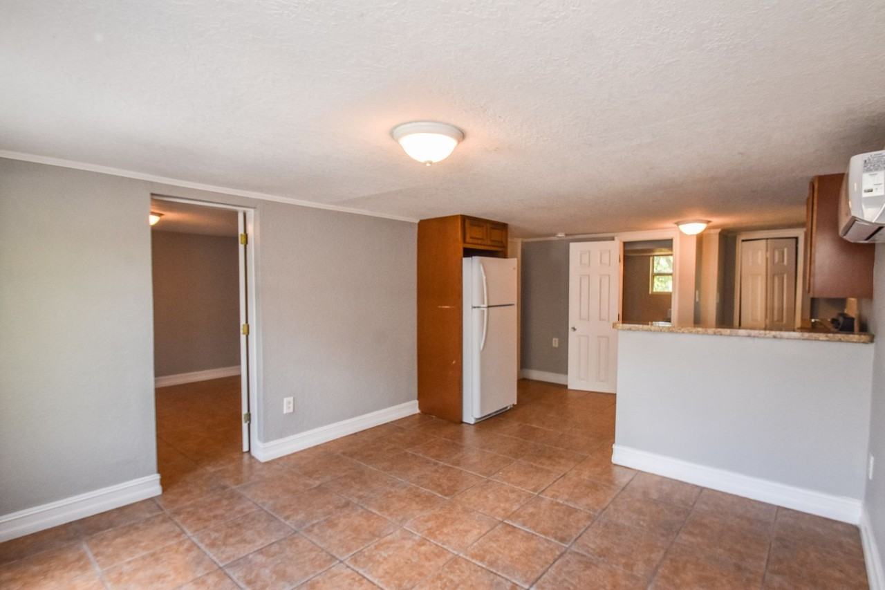 Livingston St W 812 - Photo 3 of 15