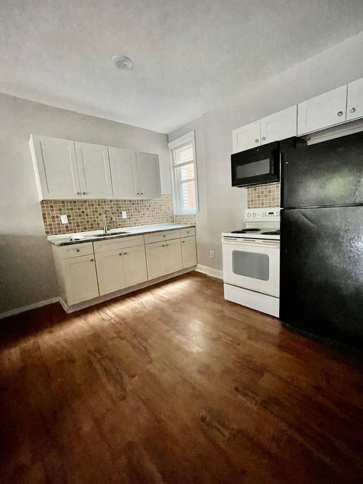 6024 Catharine St. - Photo 2 of 8