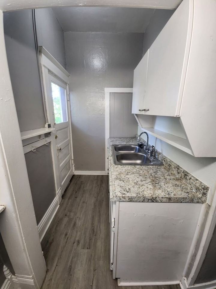 1017 Champaign, Mattoon - Photo 2 of 6