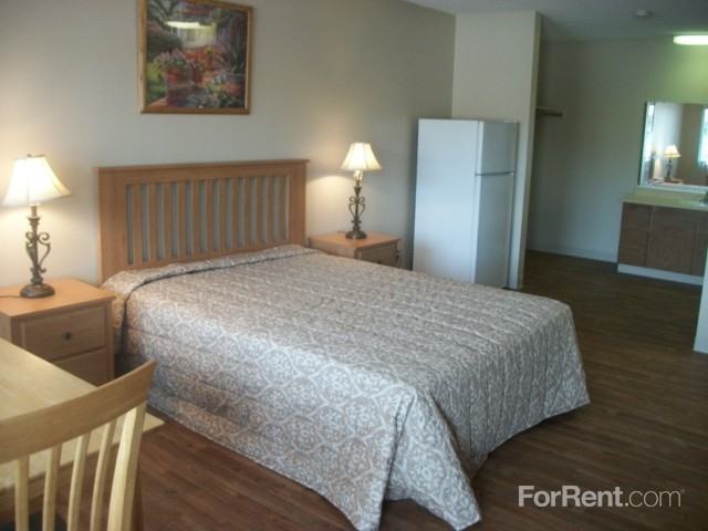 Warren Inn - Photo 2 of 5