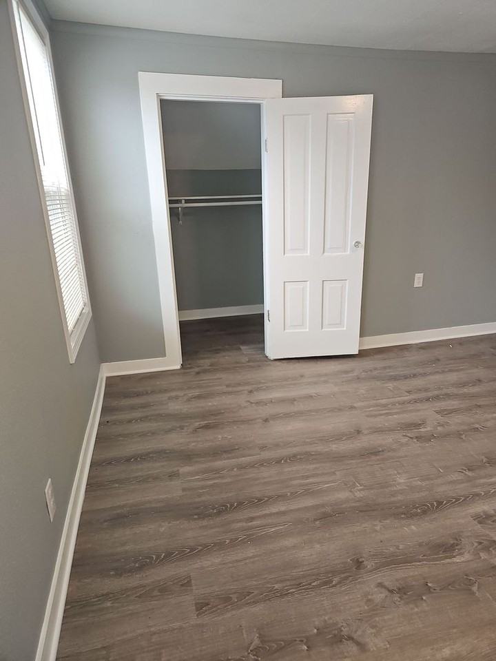 2137 W 3rd Street - Photo 3 of 19