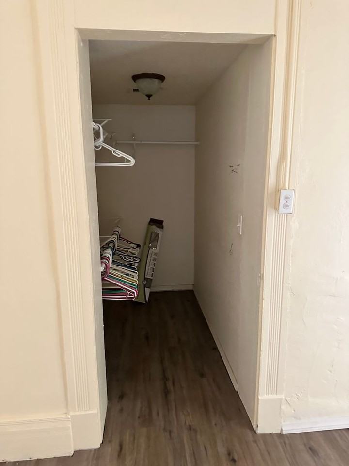 813 W Broadway St - Photo 3 of 12