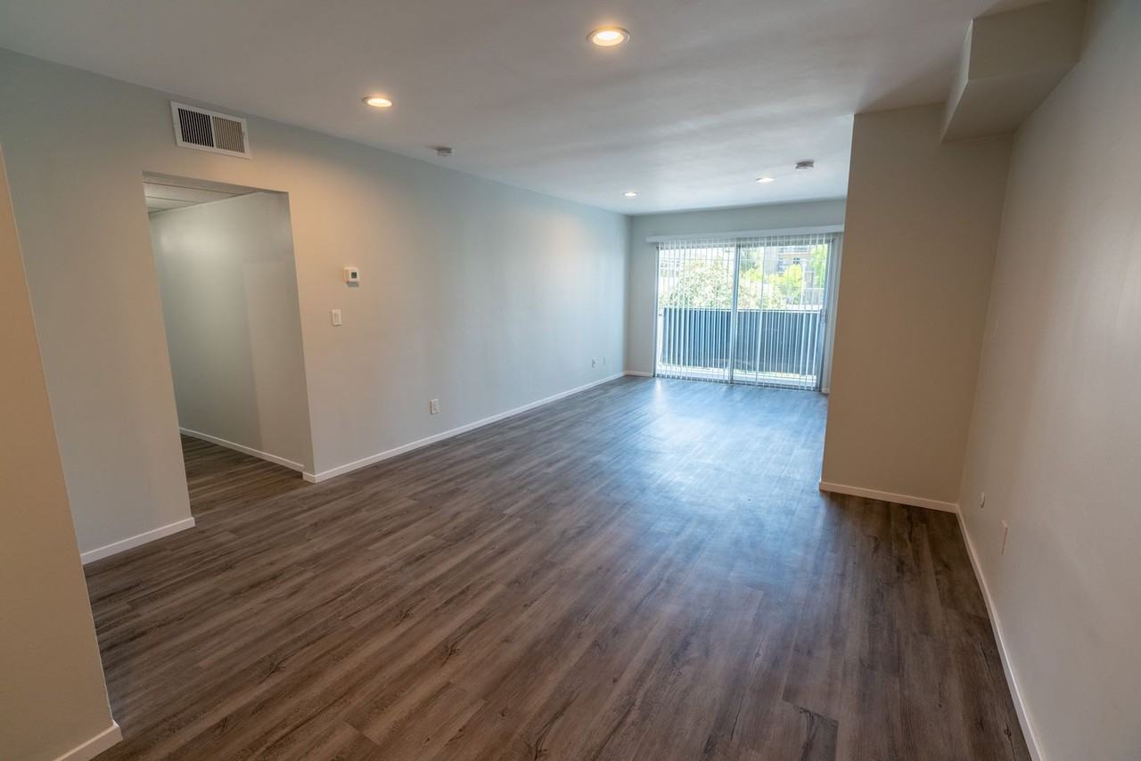 1635 North Martel Avenue - Photo 7 of 42