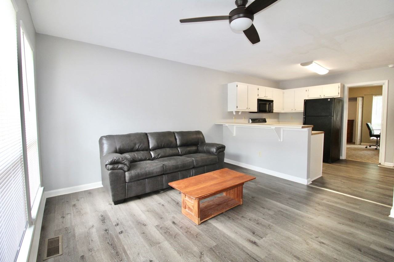 Foxhill Townhouses  1462 - Photo 2 of 12