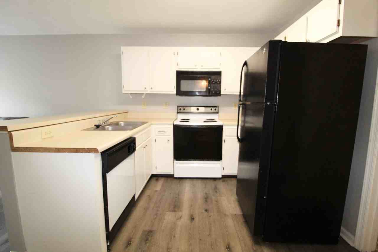Foxhill Townhouses  1462 - Photo 3 of 12