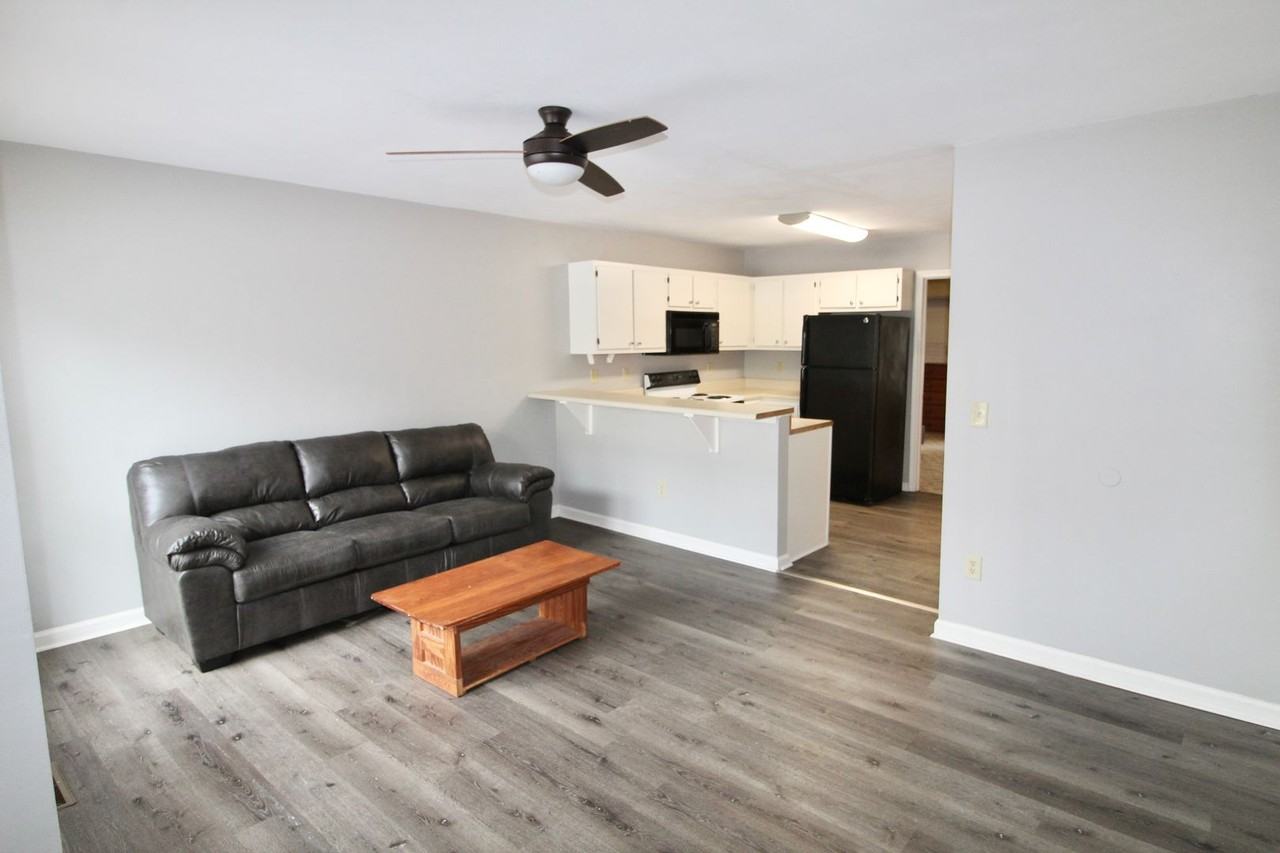 Foxhill Townhouses  1462 - Photo 4 of 12