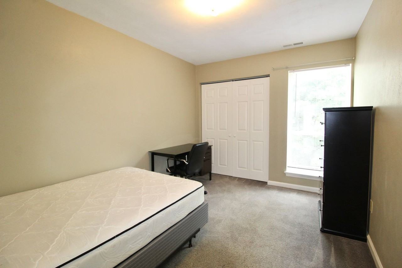 Foxhill Townhouses  1462 - Photo 7 of 12