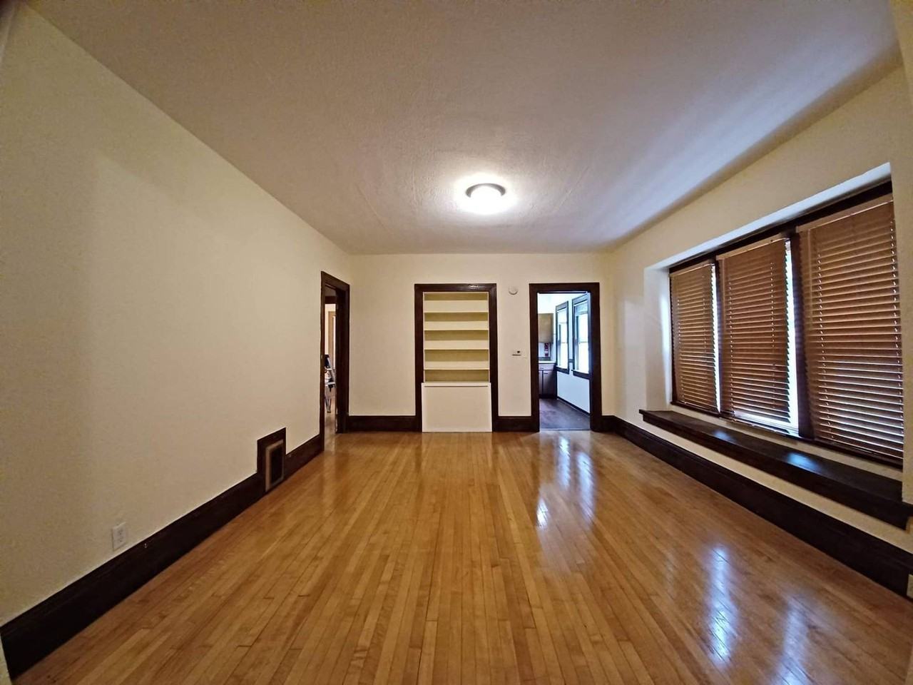 1259 N Main St - Photo 2 of 6