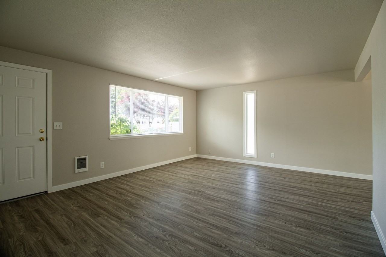 Sonsteng 3208 - Photo 2 of 9