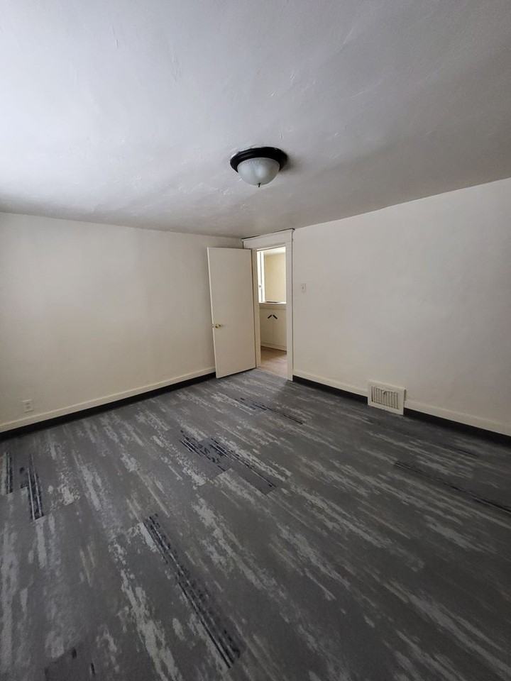 207 Irwin - Photo 3 of 13