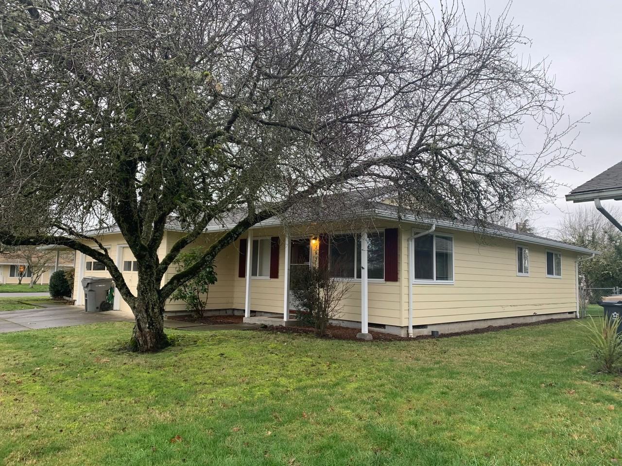 392 - 394 NE Conifer - Photo 2 of 15