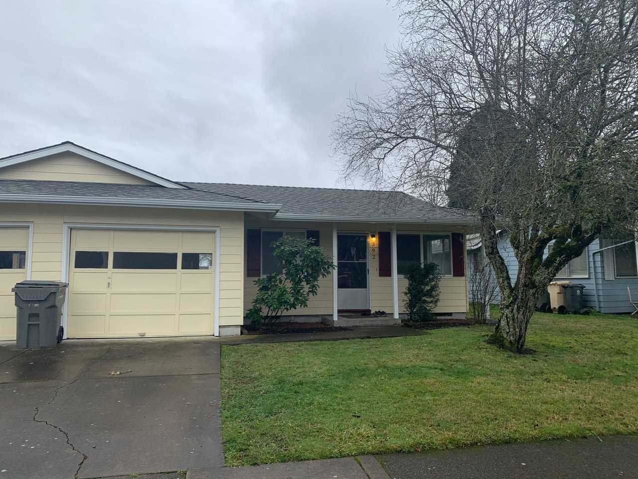 392 - 394 NE Conifer - Photo 3 of 15