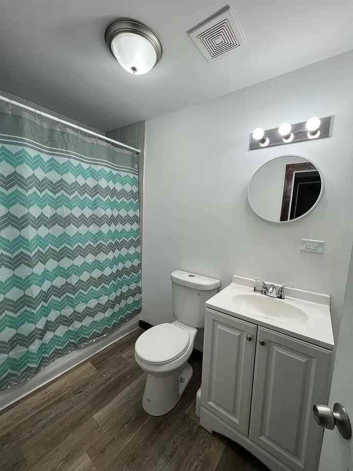 1313 Van Buren - Photo 2 of 7