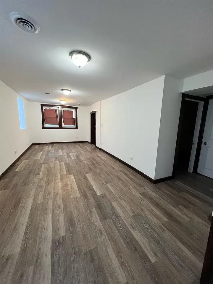 1313 Van Buren - Photo 3 of 7