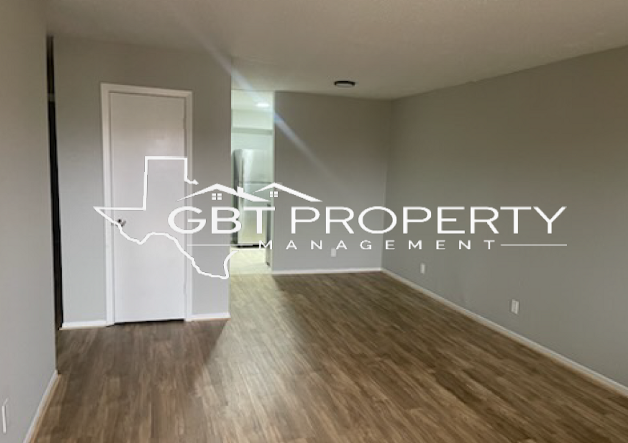 Shamrock Apartments - Photo 2 of 10