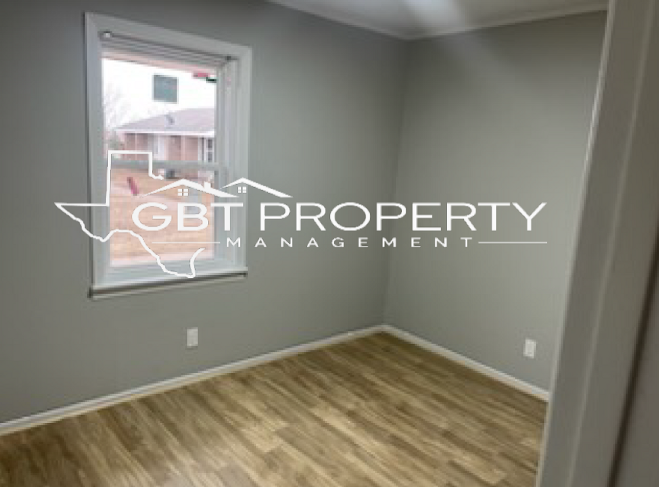 Shamrock Apartments - Photo 3 of 10